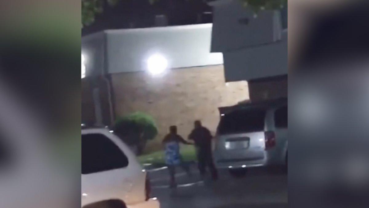 Captura del vídeo de la actuación policial en Texas.