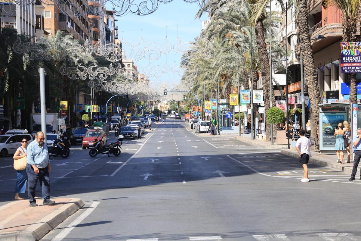 Colapso del tráfico en Alicante por la huelga de profesores