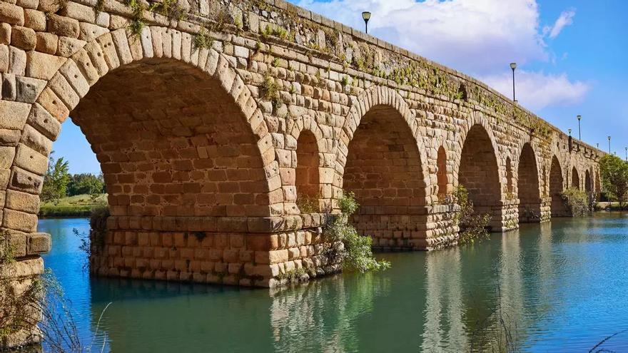 El puente romano mejor conservado del mundo está en España, es Patrimonio de la Humanidad y mide más de 800 metros