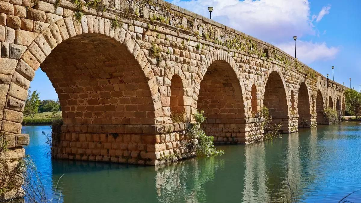 El puente romano mejor conservado del mundo está en España, es Patrimonio de la Humanidad y mide más de 800 metros