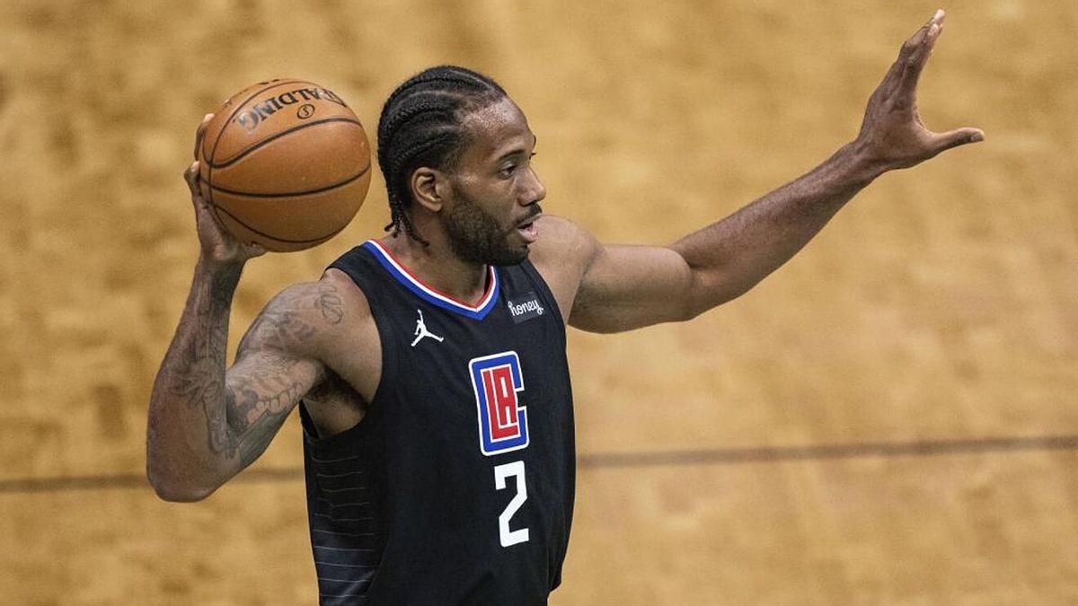 Kawhi Leonard (baloncesto, Estados Unidos) USD 45,4 millones