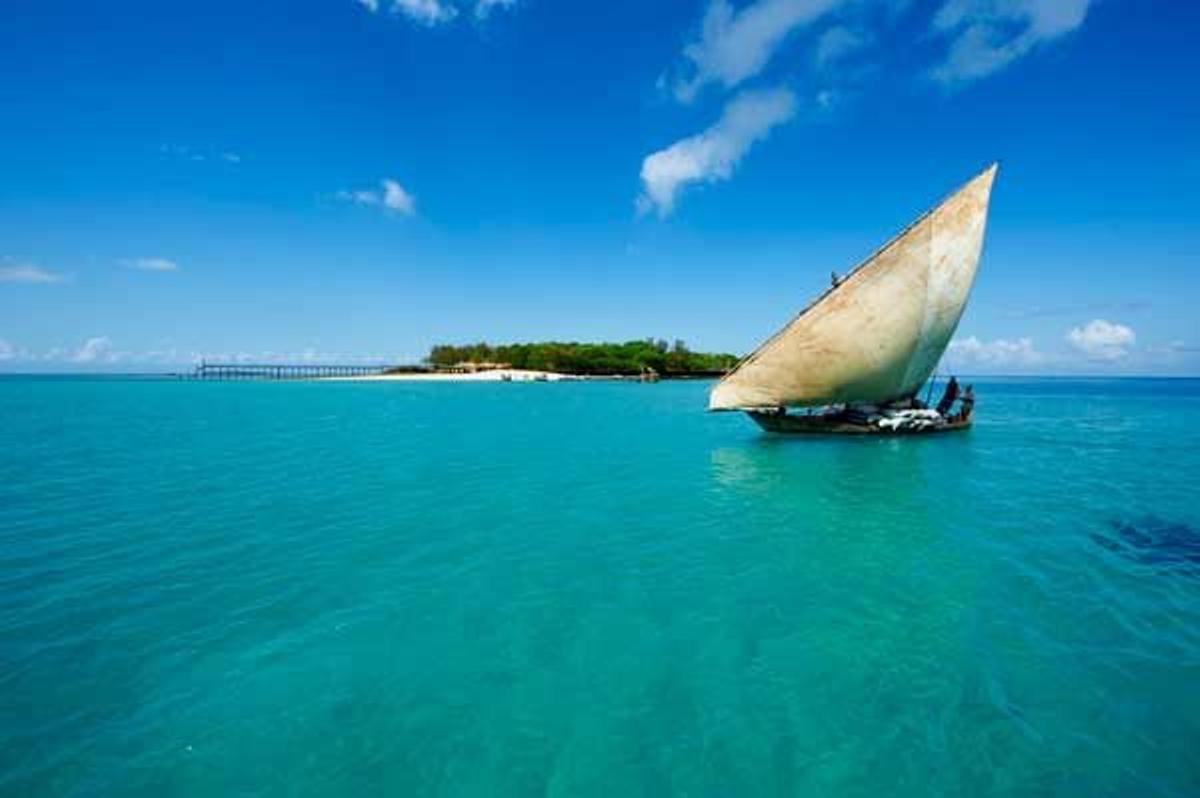 Vista de la isla Bowe desde las costas de la isla Unguja, en el archipiélago de Zanzíbar.