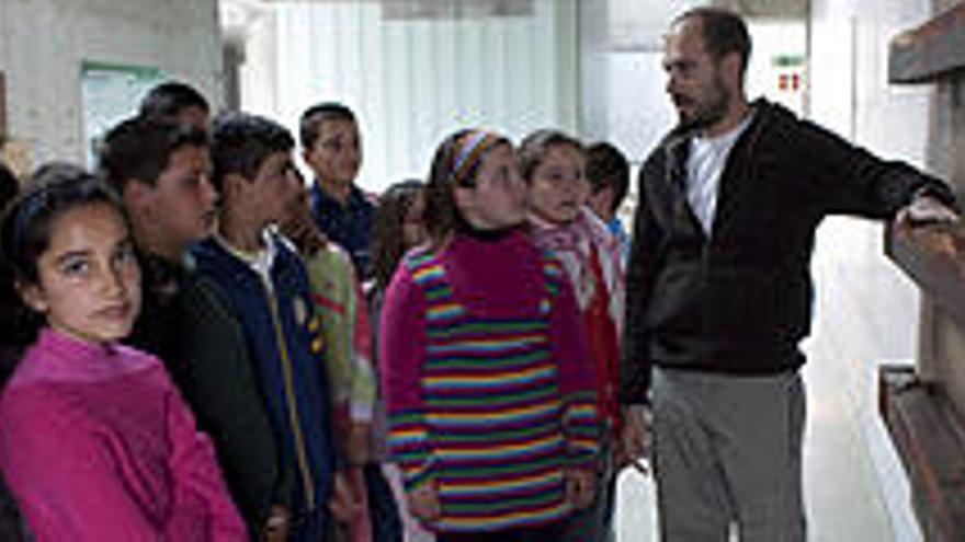 Alumnos del CRA del Valle de Valverde durante su visita al Centro de los Ríos.