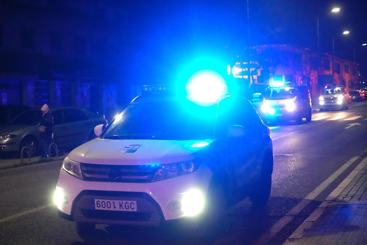 Coches de la Policía Municipal en el accidente.