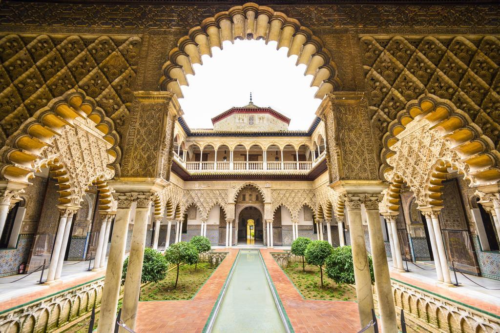Los turistas creen que hacen falta días para descubrir todos los rincones del edificio.