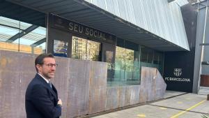 Marc Ciria, precandidato a las elecciones del Barça, acudió este domingo a solicitar las papeletas.