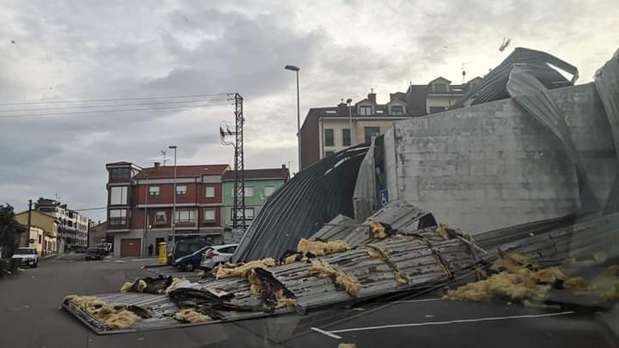 La borrasca “Karim” causa destrozos el polideportivo del El Berrón.