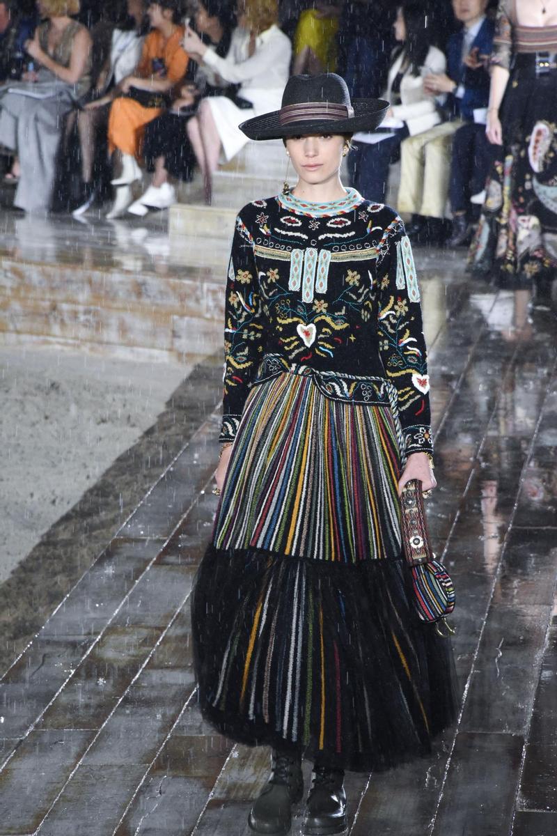 Look inspiración étnica de la colección crucero de Dior 2019