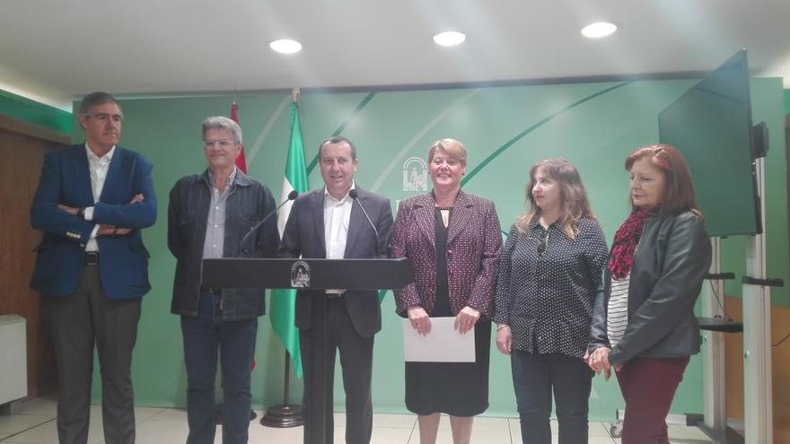 José Luis Ruiz Espejo junto a Mari Carmen Moreno, Jorge Serra y dos de las actrices que estarán el próximo jueves 19 en la representación de &#039;Malagueñas en la historia&#039;