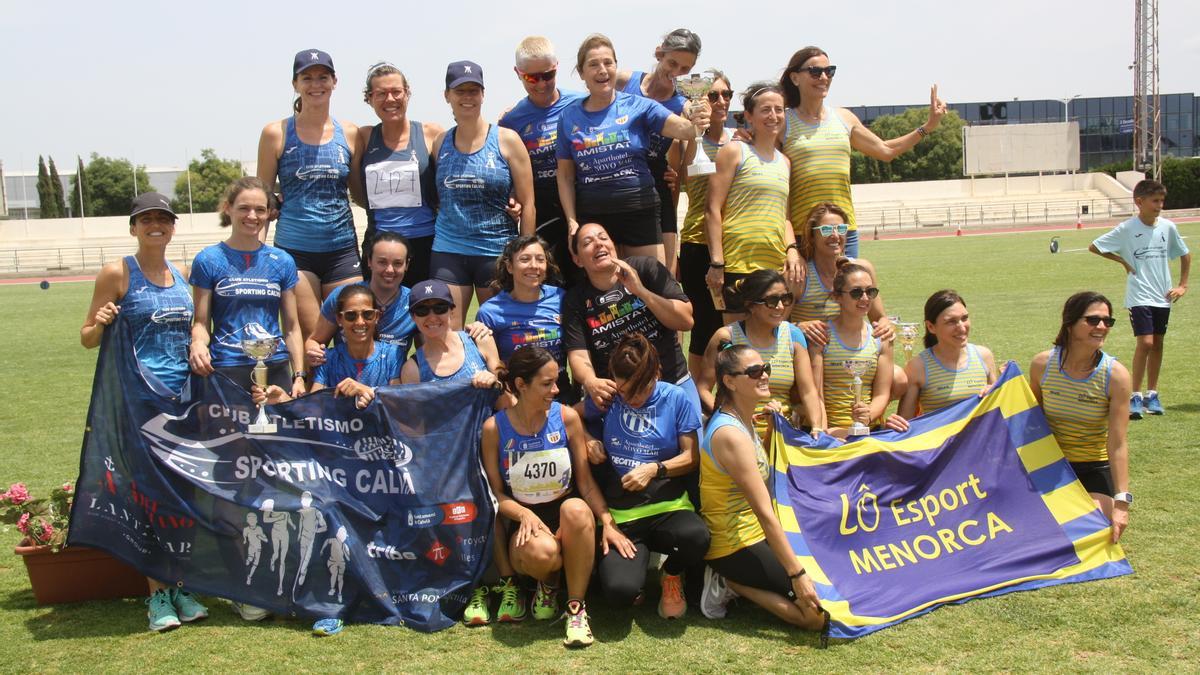 Podio femenino por equipos del Balear de veteranos