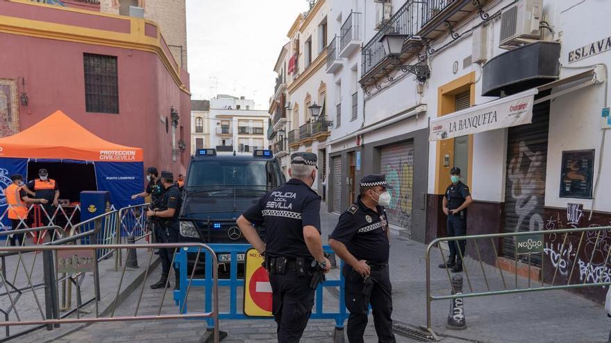 Robo con violencia en plena plaza de San Lorenzo: intentan quitarle las maletas a una familia extranjera