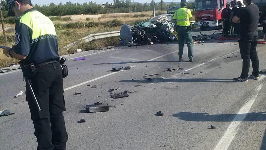 Muere en Mula al chocar su coche contra un camión