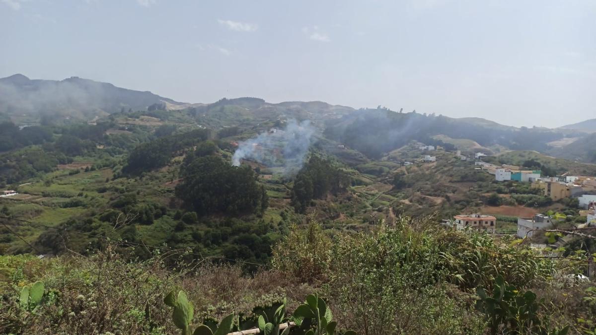 Labores de extinción del conato de incendio en Montaña Alta en Guía (29/07/2021)