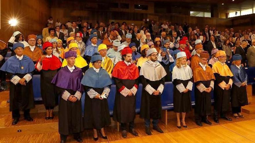 Representantes del claustro de profesores ayer en el acto. // J. Lores