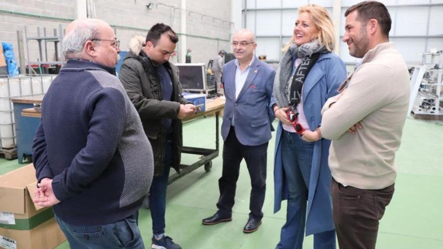 Beatriz Sestayo y Alberto García, a su derecha, en Catoira / SEA