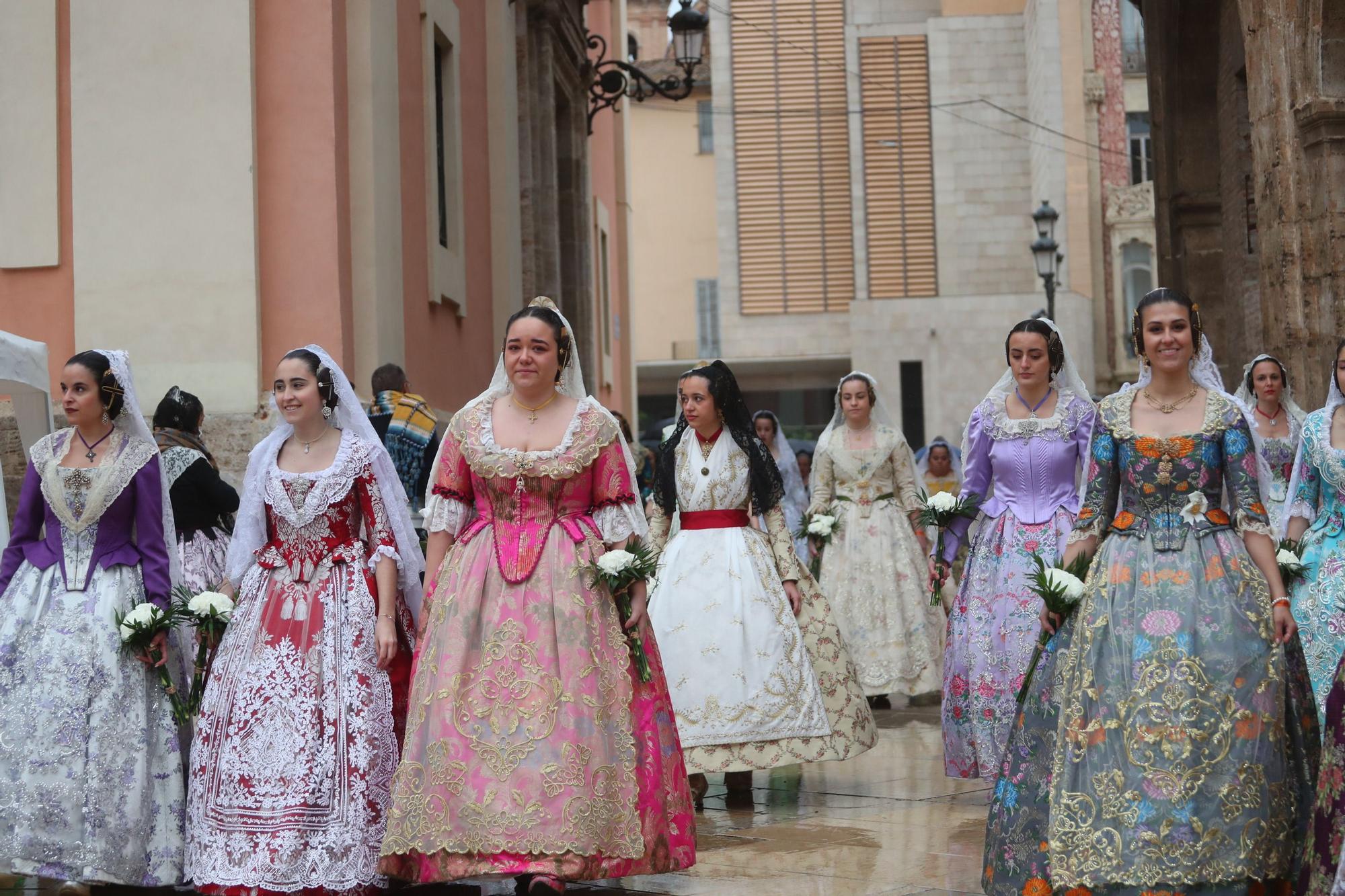 Búscate en el primer día de ofrenda por la calle de la Paz (entre las 17:00 a las 18:00 horas)