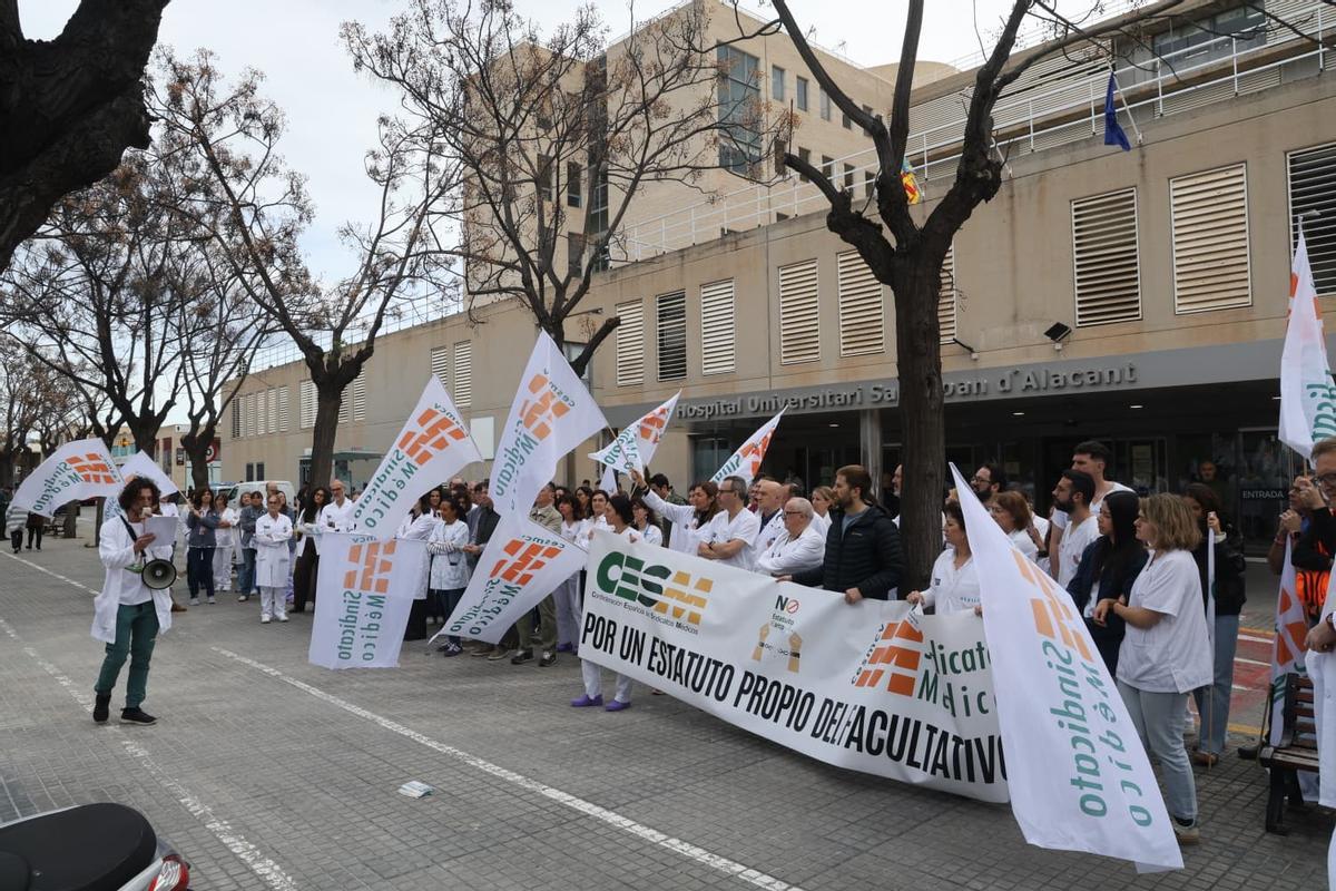 La nueva huelga de médicos en la provincia de Alicante. Hospital de Sant Joan