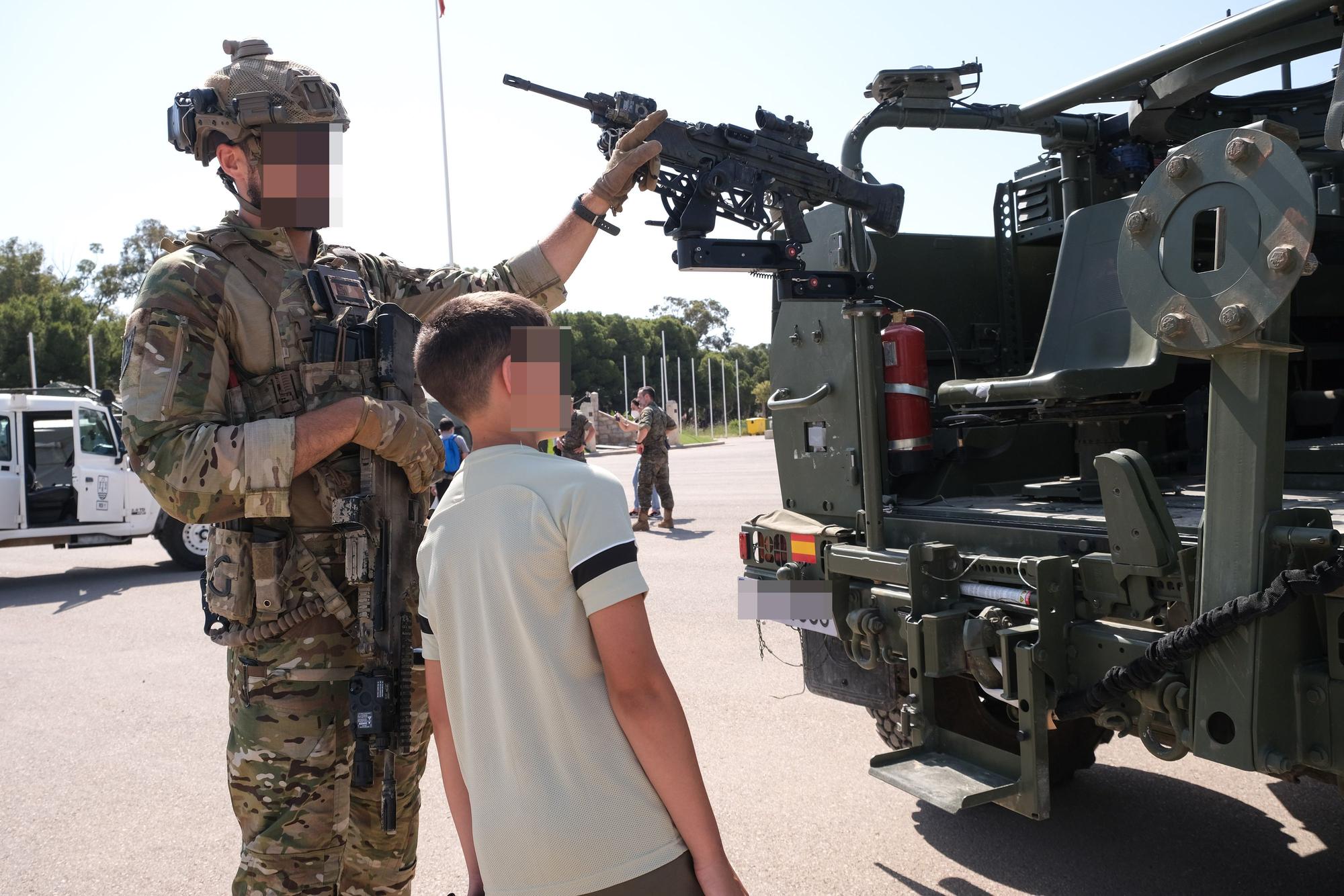 1600 niños de colegios de la provincia visitan la base militar del MOE en Rabasa