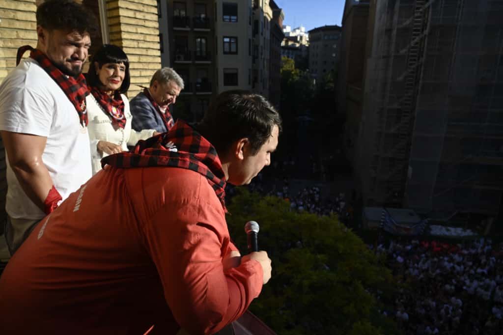 En imágenes | Primer día de las Fiestas del Pilar con las peñas y el pregón
