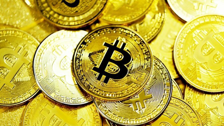 Todo el mundo quiere ahora Bitcoin, pero escasea: su precio sigue subiendo hacia su máximo histórico