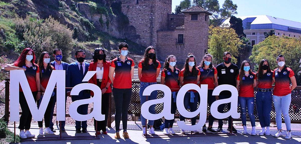 Imagen del equipo, ayer, en la presentación de la histórica eliminatoria continental. | A. SALAS