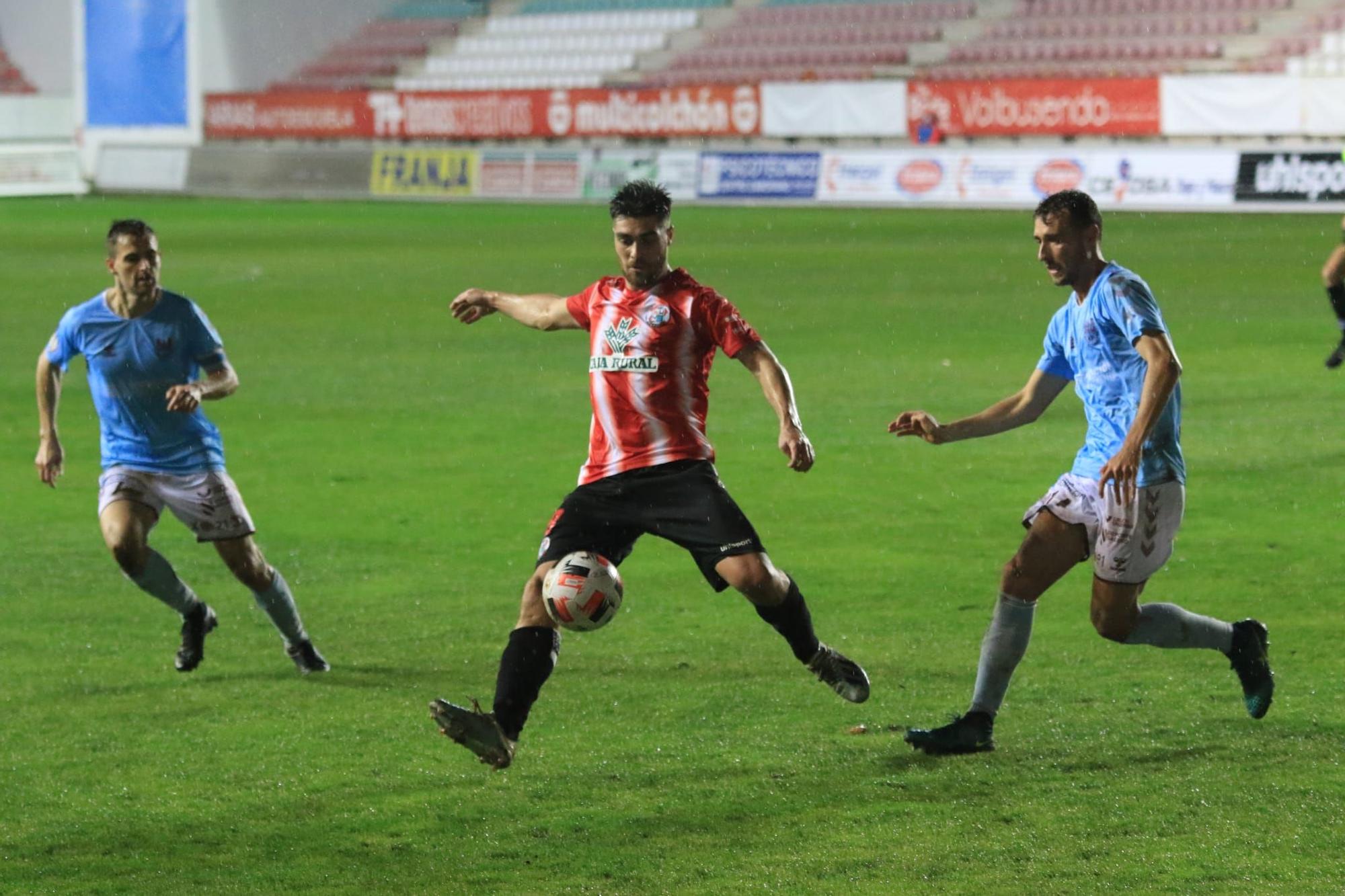 Las mejores imágenes del duelo entre el Zamora CF y el Pontevedra (0-0)