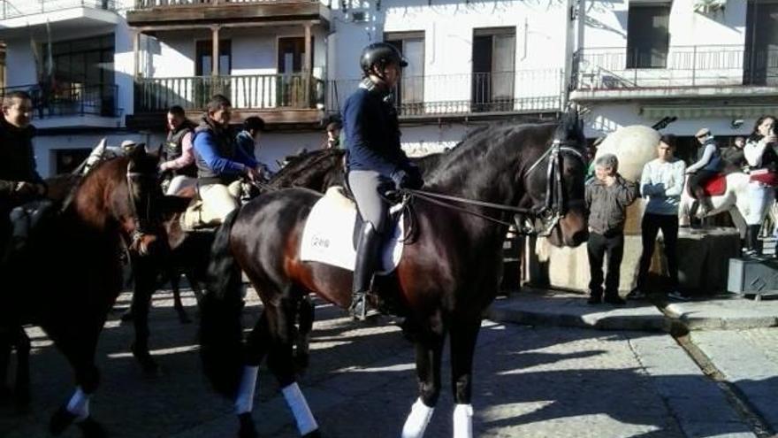 Varias localidades cacereñas celebran fiestas por San Antón y San Sebastián