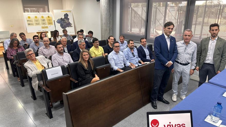 El consejero de Fomento e Infraestructuras, Jorge García Montoro, el presidente de Apirm, José Ramón Blázquez, y el secretario general de la Consejería, José Francisco Lajara