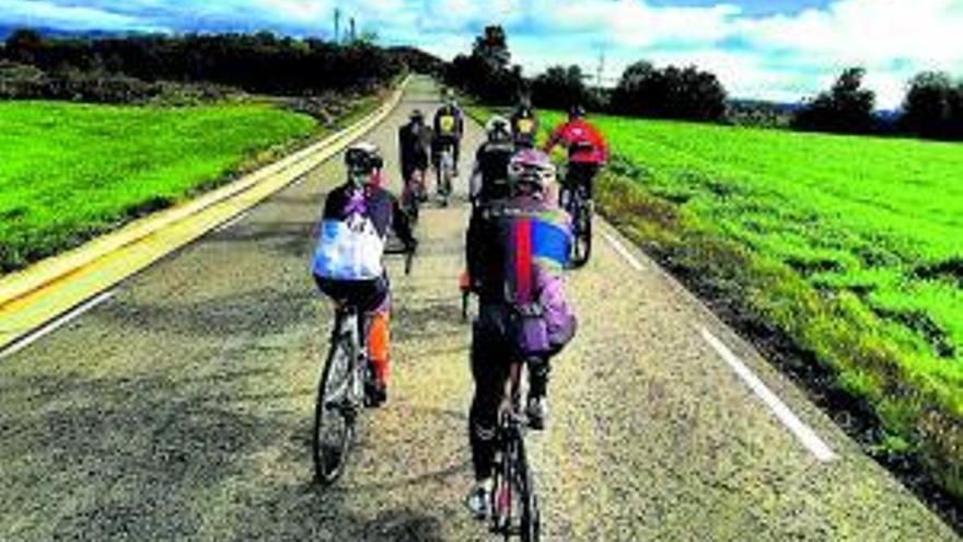 Més d’un centenar de ciclistes participen en la pedalada solidària de Súria Lluita | ARXIU PARTICULAR