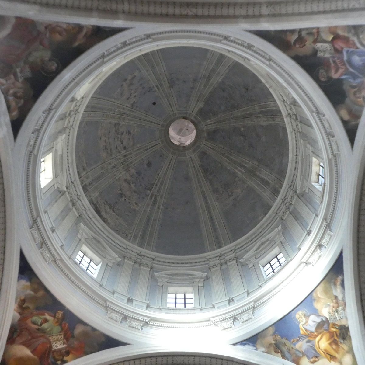 Cúpula y pechinas vistas desde el interior de la iglesia de Turís.