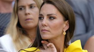 FILE - Britains Kate, Duchess of Cambridge sits in the Royal Box for the final of the womens singles between Tunisias Ons Jabeur and Kazakhstans Elena Rybakina on day thirteen of the Wimbledon tennis championships in London, Saturday, July 9, 2022. (AP Photo/Kirsty Wigglesworth, File) / EDITORIAL USE ONLY / ONLY ITALY AND SPAIN