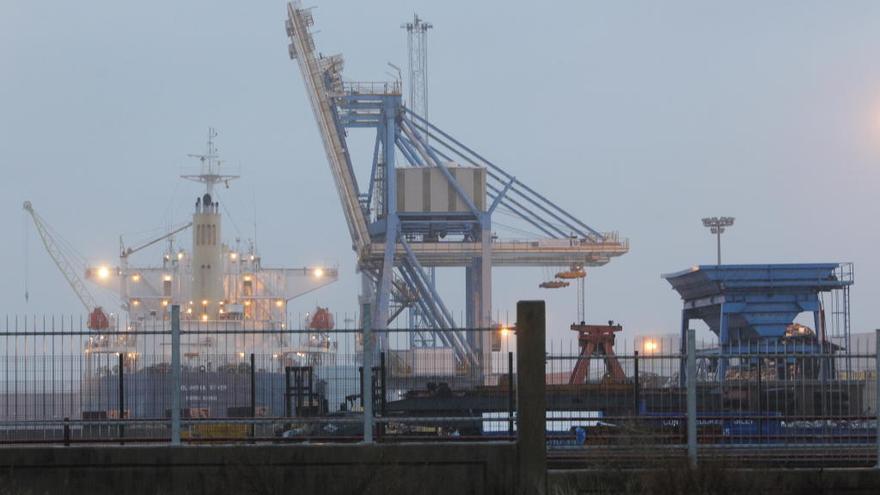 Imagen de archivo de las instalaciones portuarias en Sagunt.