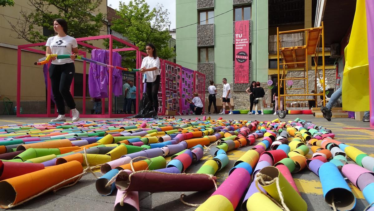 L'escola Vedruna decorant la plaça d'Anselm Clavé