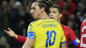 Cristiano Ronaldo i Zlatan Ibrahimovic, durant el partit Suècia-Portugal, jugat a Estocolm el 19 de novembre passat.