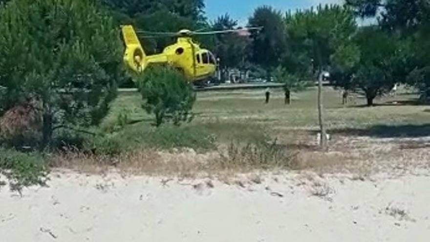 Una mujer muere en la playa de Lourido y otra es rescatada del agua con convulsiones en la de Raxó