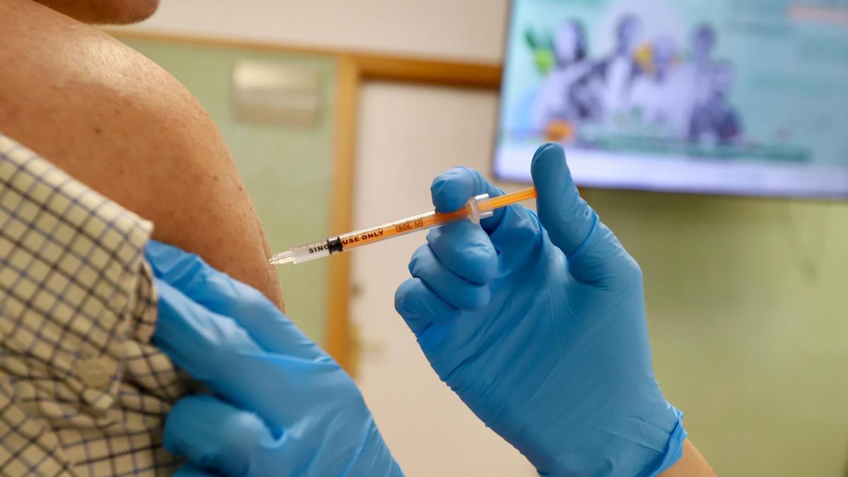 Salud vacunará frente a la gripe y el covid sin cita los días 19, 20 y 21 de diciembre.