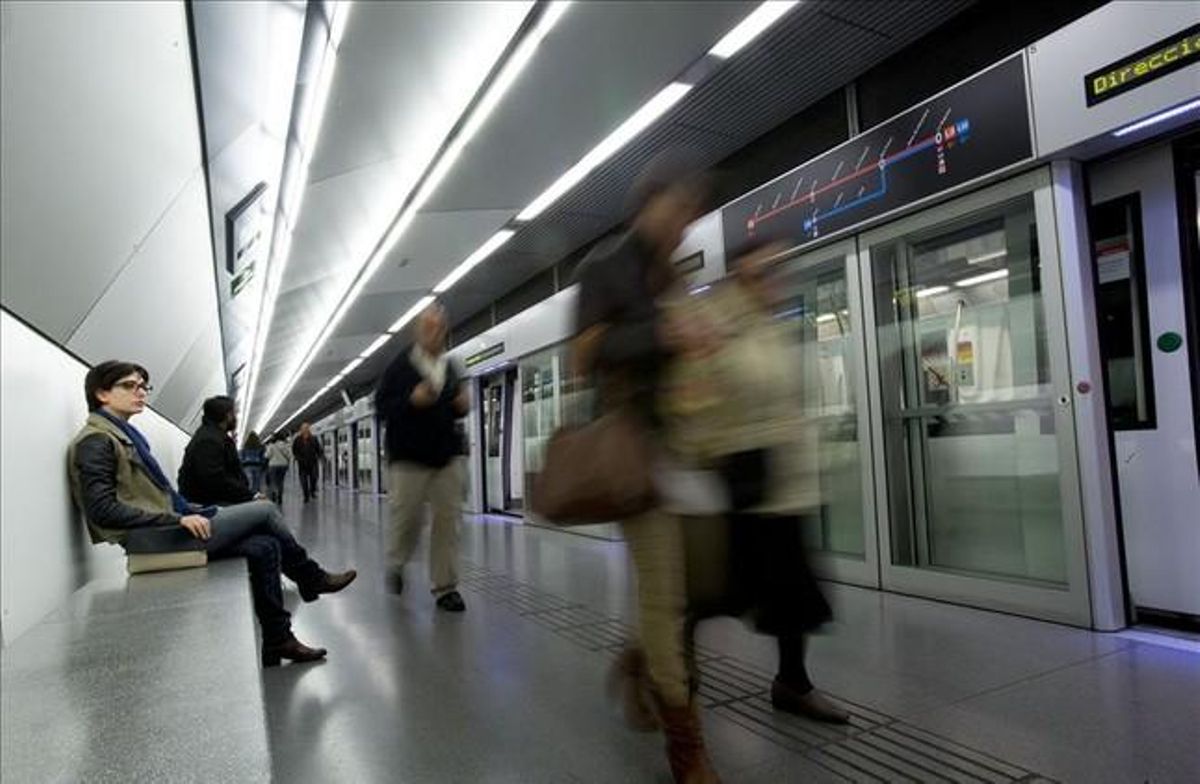 Estació en funcionament de la línia L-9/L-10 del metro a La Sagrera.
