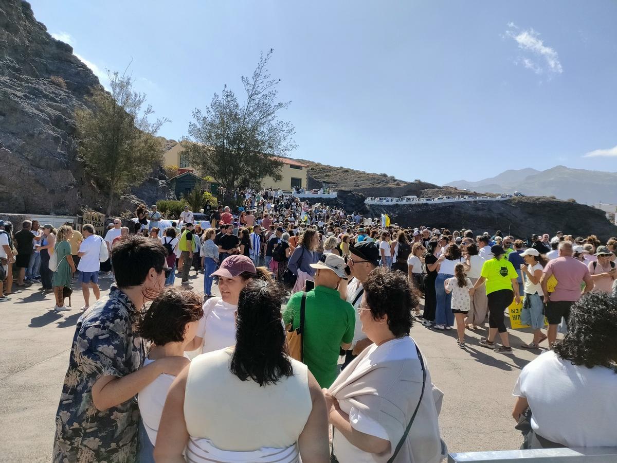 Manifestación en La Aldea de San Nicolás en contra de las jaulas marinas