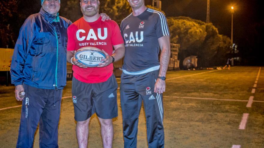 El jugador irlandés de Ulster Rugby, John Andrew, realiza un clinic-entrenamiento con el CAU Valencia