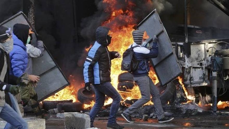 Al menos 11 muertos y 150 heridos en los disturbios en Kiev