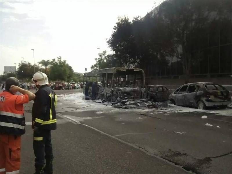 Fotos de los lectores del incendio del autobús