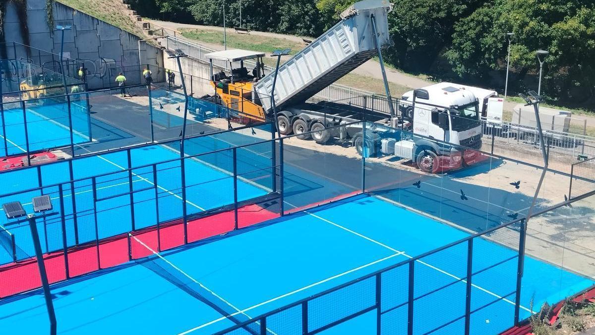 Final de las obras en el exterior de las pistas de pádel de Cangas del Narcea.