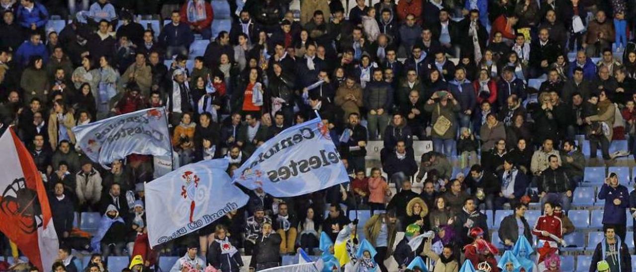 Una imagen de la afición celeste durante el partido de Liga entre el Celta y el Sevilla disputado el domingo en Balaídos. // Marta G. Brea