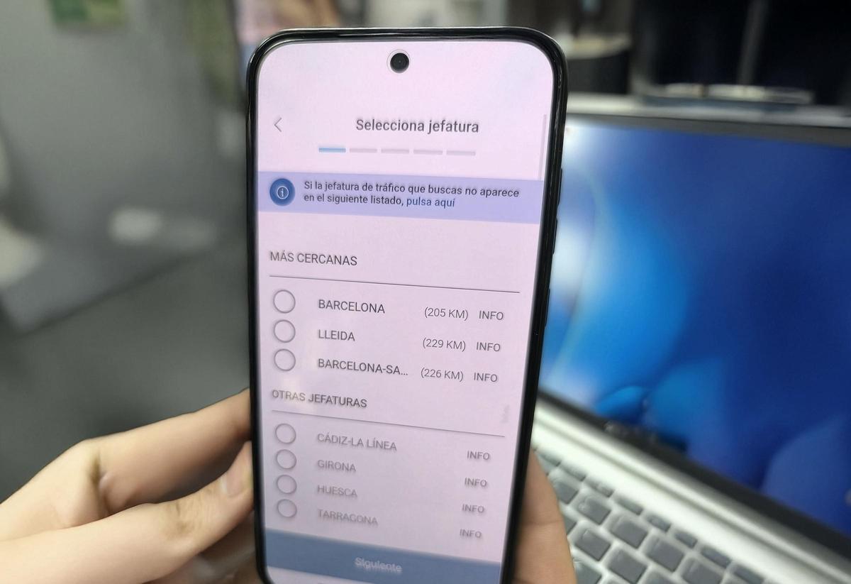 Al pedir una cita previa a la DGT, la oficina más cercana es la de Barcelona.
