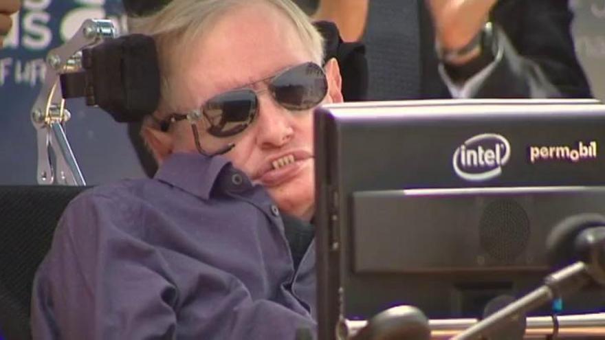 Cuatro meses de prisión para la mujer que amenazó de muerte a Stephen Hawking