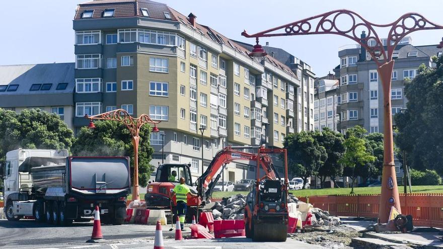El Concello de A Coruña inicia los trabajos de pavimentación del paseo marítimo entre el Aquarium y la Torre