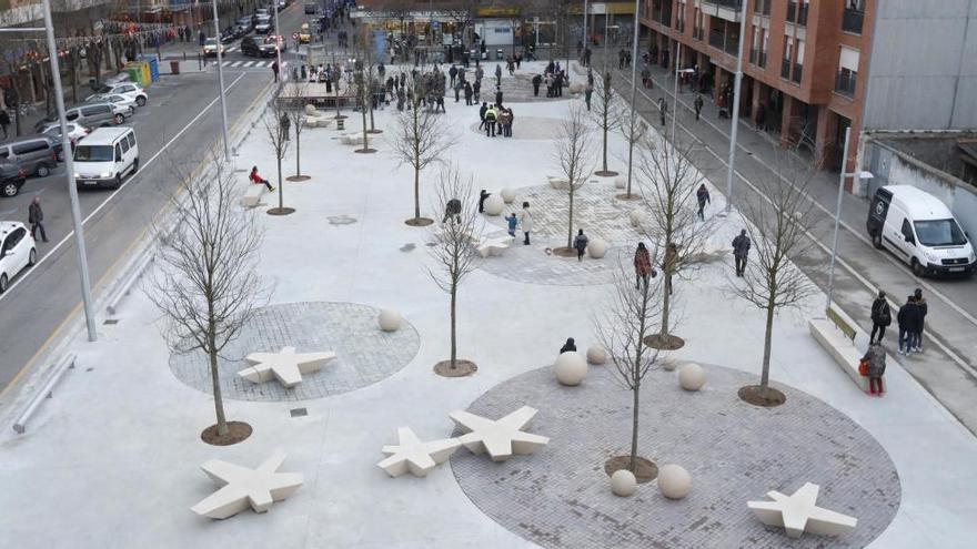 Salt proposa als veïns reduir la llum de la plaça Llibertat durant les nits