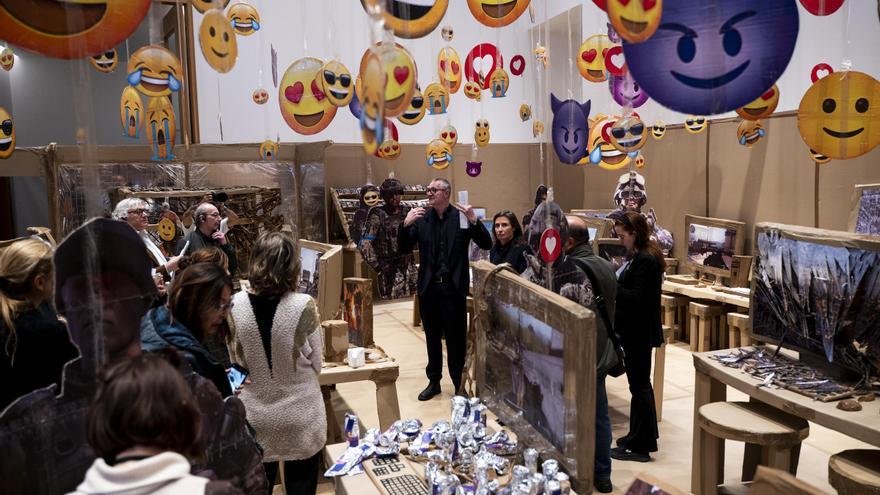 VIDEO | El artista Thomas Hirschhorn reflexiona sobre la era digital en el museo Helga de Alvear: “Exponer en Cáceres es un reto”