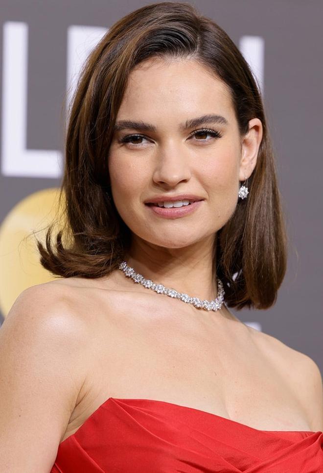 Lily James en los Globos de Oro 2023