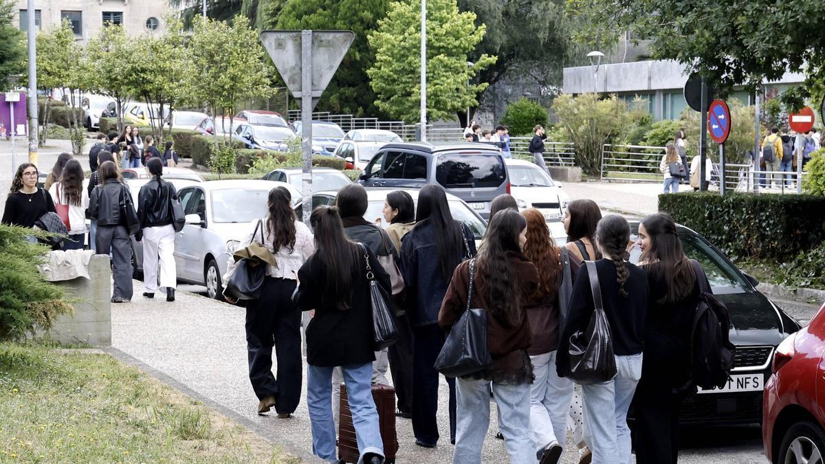 Estudiantes en el Campus Sur de la USC